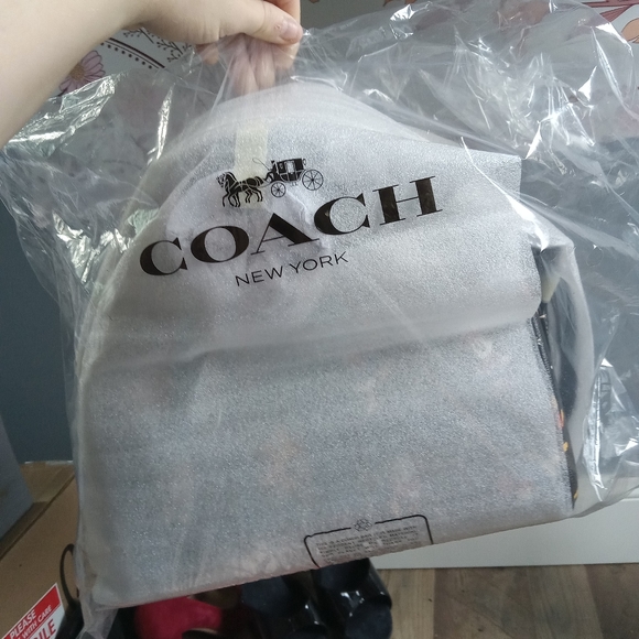 [Disney X Coach] 🖤 Authentic Rowan Satchel With Holiday Print - Picture 2 of 8